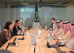 Sri Mulyani Bertemu Menkeu Arab Saudi, Bahas Peran IsDB hingga Penguatan Hubungan Ekonomi