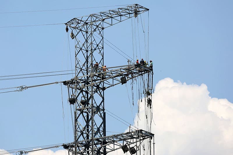 Driver Ojol Hendak Bunuh Diri Panjat Sutet di Marunda, Sempat Tulis Surat Wasiat untuk Istri Ketiga Driver Ojol Hendak Bunuh Diri Panjat Sutet di Marunda, Sempat Tulis Surat Wasiat untuk Istri Ketiga