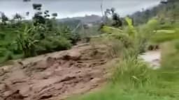 Banjir Bandang Luapan Sungai Citarung Terjang Kertasari Bandung, 1 Orang Tewas