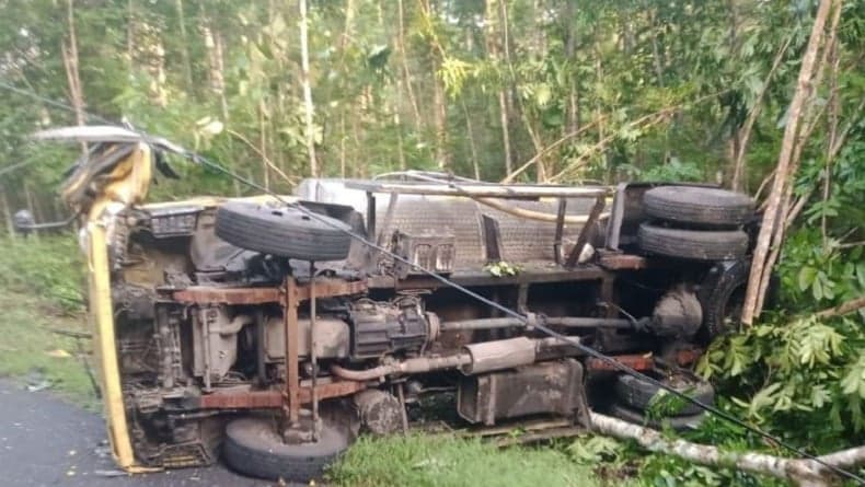Kecelakaan Truk Terbalik di Tanjakan Imogiri-Panggang, Sopir Telat Pindah Gigi Kecelakaan Truk Terbalik di Tanjakan Imogiri-Panggang, Sopir Telat Pindah Gigi