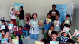 MNC Peduli Donasikan 100 Buku Bacaan ke Rumah Pelangi Bekasi