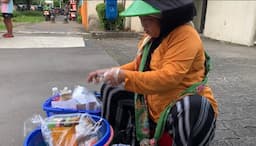 Kisah Haru Awi Penjual Pecel dan Cenil, Anak Sakit hingga Putus Sekolah