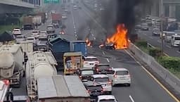 Kecelakaan di Tol Cikampek, Mobil Terbakar Picu Kemacetan