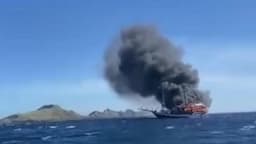 Kapal Terbakar di Labuan Bajo Bawa 33 Penumpang, 16 Orang di Antaranya Turis Asing
