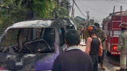 Menegangkan, Angkot Terbakar saat Bawa Penumpang di Sukabumi Terekam Kamera HP Warga