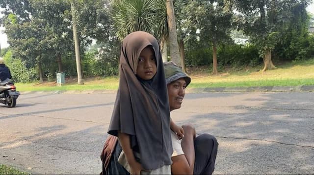 Kisah Haru Fauzi Pemulung di Tangerang, Berjuang Demi Pendidikan Anak