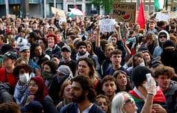 Massa Mahasiswa Pendukung Palestina Duduki Universitas Amsterdam Belanda
