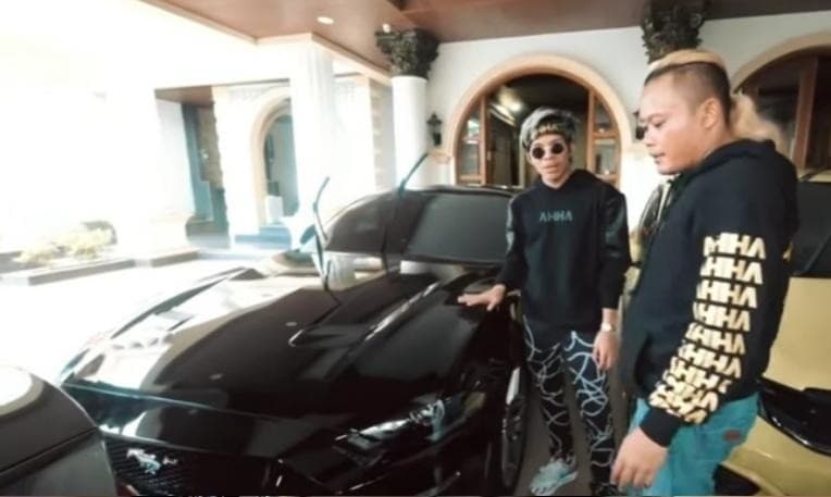 Sule Jual Semua Mobil Mewah dari Porsche hingga Mustang: Cuma Dilihati ke Orang Mending Buat Modal Sule Jual Semua Mobil Mewah dari Porsche hingga Mustang: Cuma Dilihati ke Orang Mending Buat Modal