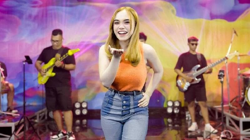 Biodata Ajeng Febria, Biduan Dangdut yang sedang Naik Daun Asal Blitar Biodata Ajeng Febria, Biduan Dangdut yang sedang Naik Daun Asal Blitar