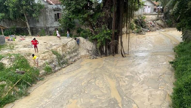 Viral Penampakan Sungai Cidahu di Lebak Alami Pendangkalan, Tertimbun Limbah Pasir Viral Penampakan Sungai Cidahu di Lebak Alami Pendangkalan, Tertimbun Limbah Pasir
