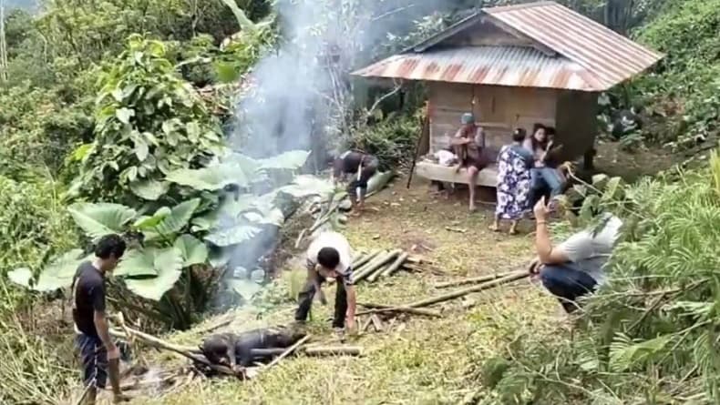 Viral Video 5 Remaja Acak-Acak Makam Suku Toraja, Langsung Dihukum Adat Viral Video 5 Remaja Acak-Acak Makam Suku Toraja, Langsung Dihukum Adat