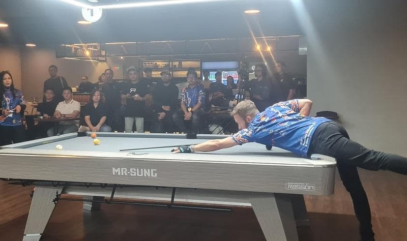2 Juara Dunia Biliar Meriahkan Laga Ekshibisi 10 Ball The Real King di Bekasi 2 Juara Dunia Biliar Meriahkan Laga Ekshibisi 10 Ball The Real King di Bekasi