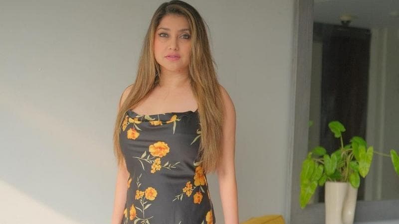 Apa Kabar Sarah Azhari, Artis Lawas yang Makin Cantik dan Seksi di Usia Hampir 50 Tahun Apa Kabar Sarah Azhari, Artis Lawas yang Makin Cantik dan Seksi di Usia Hampir 50 Tahun