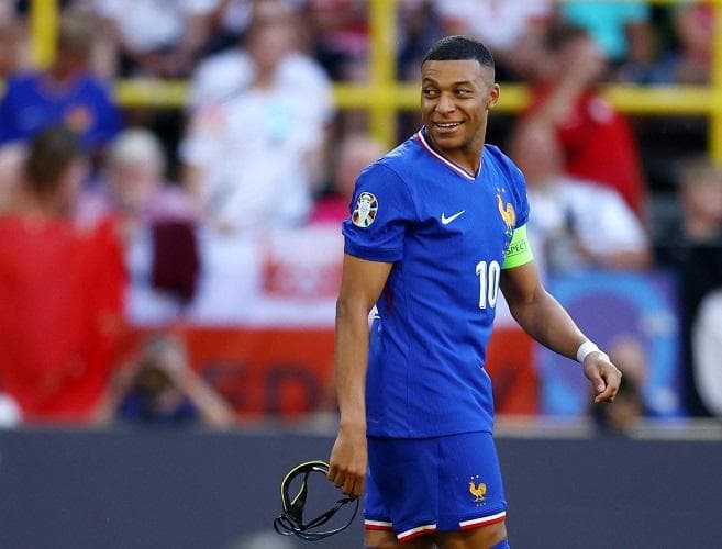 Prancis Vs Portugal: Kylian Mbappe Senang Lawan Cristiano Ronaldo, sang Idola Masa Kecil, tapi… Prancis Vs Portugal: Kylian Mbappe Senang Lawan Cristiano Ronaldo, sang Idola Masa Kecil, tapi…