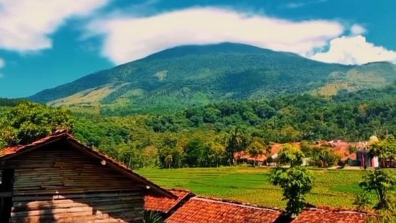 6 Desa di Kuningan Harus Dikunjungi saat Liburan, Udaranya Masih Sejuk dengan Terasering Hijau 6 Desa di Kuningan Harus Dikunjungi saat Liburan, Udaranya Masih Sejuk dengan Terasering Hijau