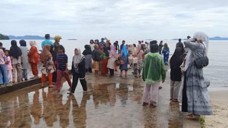 Speedboat Angkut 34 Wisatawan Terbalik Dihantam Ombak di Tapanuli Tengah, 2 Orang Tewas Speedboat Angkut 34 Wisatawan Terbalik Dihantam Ombak di Tapanuli Tengah, 2 Orang Tewas