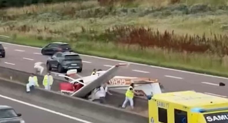 Pesawat Cessna Hantam Kabel SUTET lalu Jatuh ke Jalan Raya, 3 Orang Tewas Pesawat Cessna Hantam Kabel SUTET lalu Jatuh ke Jalan Raya, 3 Orang Tewas