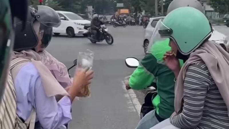 Viral Ibu Hamil Ngidam Minta Jajanan Orang Tak Dikenal di Jalan Raya, Netizen: Keren yang Ngasih Viral Ibu Hamil Ngidam Minta Jajanan Orang Tak Dikenal di Jalan Raya, Netizen: Keren yang Ngasih