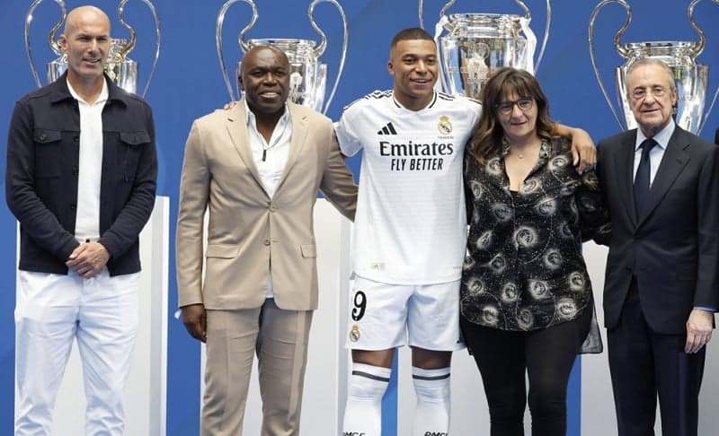 Ibunda Kylian Mbappe Menangis Lihat Anaknya Wujudkan Mimpi Gabung Real Madrid Ibunda Kylian Mbappe Menangis Lihat Anaknya Wujudkan Mimpi Gabung Real Madrid