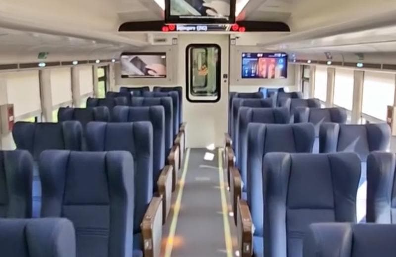 Viral Ibu-ibu Rombongan Berisik di Gerbong, Begini Cara Sewa Kereta via KAI Viral Ibu-ibu Rombongan Berisik di Gerbong, Begini Cara Sewa Kereta via KAI
