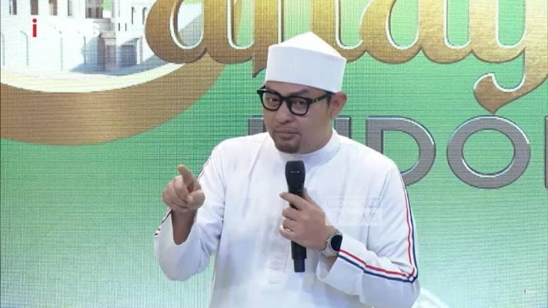 Ustaz Uje Sampaikan Pesan Surat Al Baqarah Ayat 286: Jangan Putus Asa Hadapi Ujian Hidup Ustaz Uje Sampaikan Pesan Surat Al Baqarah Ayat 286: Jangan Putus Asa Hadapi Ujian Hidup