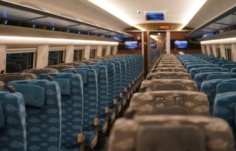 Bantal Kursi Kereta Cepat Whoosh Hilang Dicuri, KCIC Buru Pelaku Lewat CCTV Bantal Kursi Kereta Cepat Whoosh Hilang Dicuri, KCIC Buru Pelaku Lewat CCTV