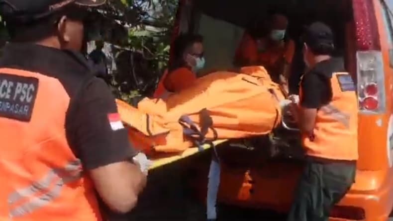 Pemotor Tewas Tabrak Besi yang Diangkut Kendaraan Lain di Jalan Ayani Utara Denpasar Pemotor Tewas Tabrak Besi yang Diangkut Kendaraan Lain di Jalan Ayani Utara Denpasar