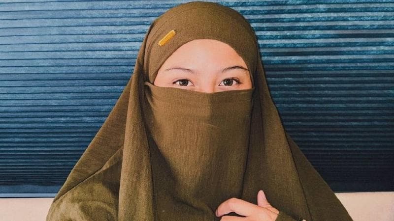 Lula Lahfah Dihujat Bawa Pods saat Umrah, Awkarin Minta Netizen Banyak-Banyak Istigfar! Lula Lahfah Dihujat Bawa Pods saat Umrah, Awkarin Minta Netizen Banyak-Banyak Istigfar!