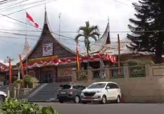 Viral Perempuan Cantik Diduga Anggota DPRD Bukittinggi Berkata Kotor saat Live TikTok Viral Perempuan Cantik Diduga Anggota DPRD Bukittinggi Berkata Kotor saat Live TikTok