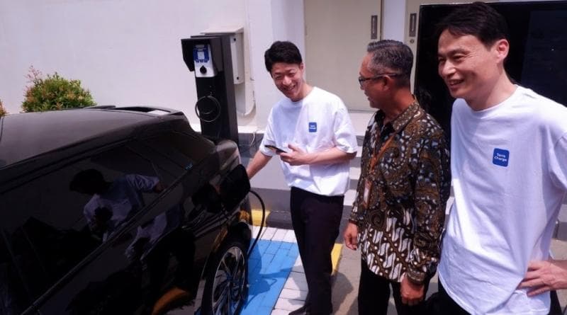 Perusahaan Jepang Akan Bangun 1.000 Stasiun Charging Mobil Listrik di Indonesia Perusahaan Jepang Akan Bangun 1.000 Stasiun Charging Mobil Listrik di Indonesia