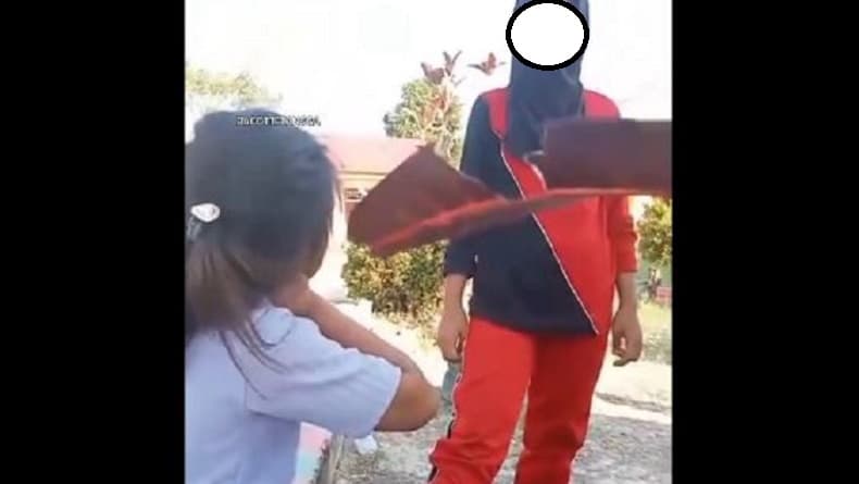 Viral Bocah SD Perempuan Dibully Teman di Luwu Utara, Leher Dipelintir sampai Masuk RS Viral Bocah SD Perempuan Dibully Teman di Luwu Utara, Leher Dipelintir sampai Masuk RS