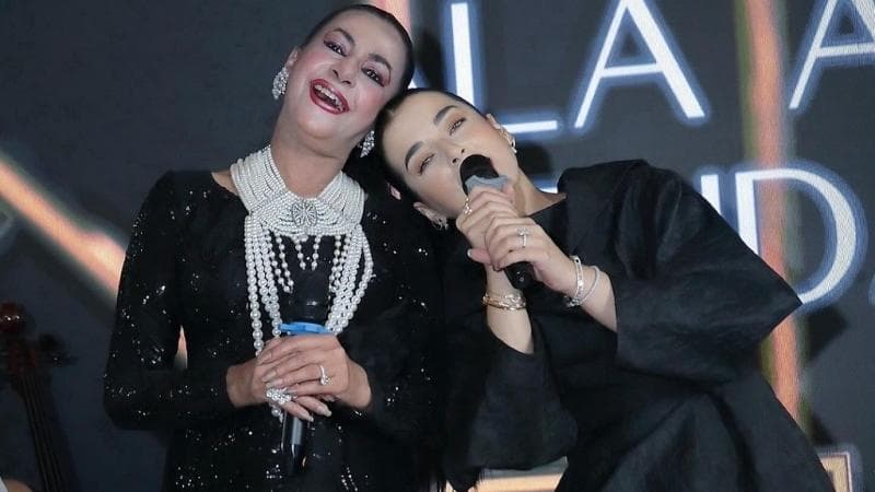 Mewah! Tasya Farasya Beri Kado Emas Batangan 2 Kg untuk sang Bunda Mewah! Tasya Farasya Beri Kado Emas Batangan 2 Kg untuk sang Bunda