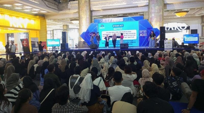Warm Up Audisi Indonesian Idol Yogyakarta, Peserta Hapalkan Lagu Inggris dan Pop Warm Up Audisi Indonesian Idol Yogyakarta, Peserta Hapalkan Lagu Inggris dan Pop