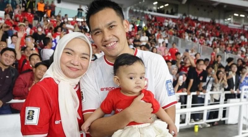 Keluarga Kecil Witan Sulaeman Viral usai Laga Timnas Indonesia vs Australia, Netizen: Sederhana tapi Arhan Gak Bisa Keluarga Kecil Witan Sulaeman Viral usai Laga Timnas Indonesia vs Australia, Netizen: Sederhana tapi Arhan Gak Bisa