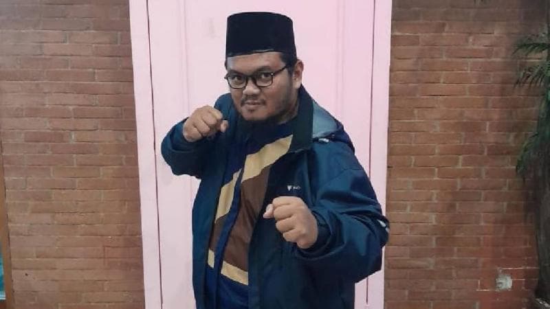 Profil dan Biodata Guru Gembul, YouTuber yang Terkenal dengan Konten Konspirasinya Profil dan Biodata Guru Gembul, YouTuber yang Terkenal dengan Konten Konspirasinya
