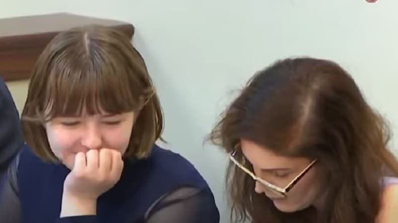 Bikin Merinding, Gadis 14 Tahun Tembak Mati Ibunya dengan Santai lalu Ajak Teman ke Rumah Pamerkan Mayat Bikin Merinding, Gadis 14 Tahun Tembak Mati Ibunya dengan Santai lalu Ajak Teman ke Rumah Pamerkan Mayat