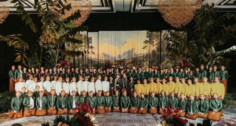 Pernikahan Nino RAN Bikin Heboh Netizen, Jumlah Groomsmen dan Bridesmaid Lebih 90 Orang Pernikahan Nino RAN Bikin Heboh Netizen, Jumlah Groomsmen dan Bridesmaid Lebih 90 Orang