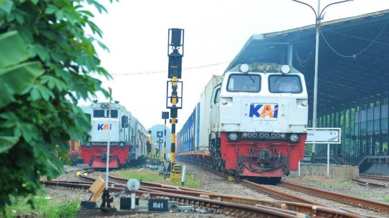 Kenapa Bagian Bawah Kereta Api Berwarna Merah? Simak Jawaban KAI Kenapa Bagian Bawah Kereta Api Berwarna Merah? Simak Jawaban KAI