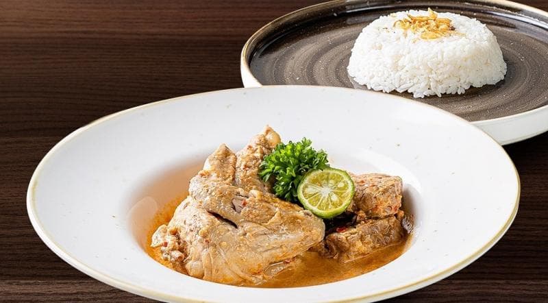Mencicipi Sajian Rawon dan Ayam Pedas Banyuwangi, Cara Santapnya Lebih Modern Mencicipi Sajian Rawon dan Ayam Pedas Banyuwangi, Cara Santapnya Lebih Modern