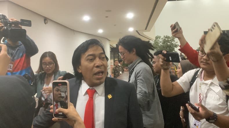 Kocak! Komeng Sempat Lupa Isi Daftar Hadir sebelum Sidang Paripurna DPD Kocak! Komeng Sempat Lupa Isi Daftar Hadir sebelum Sidang Paripurna DPD