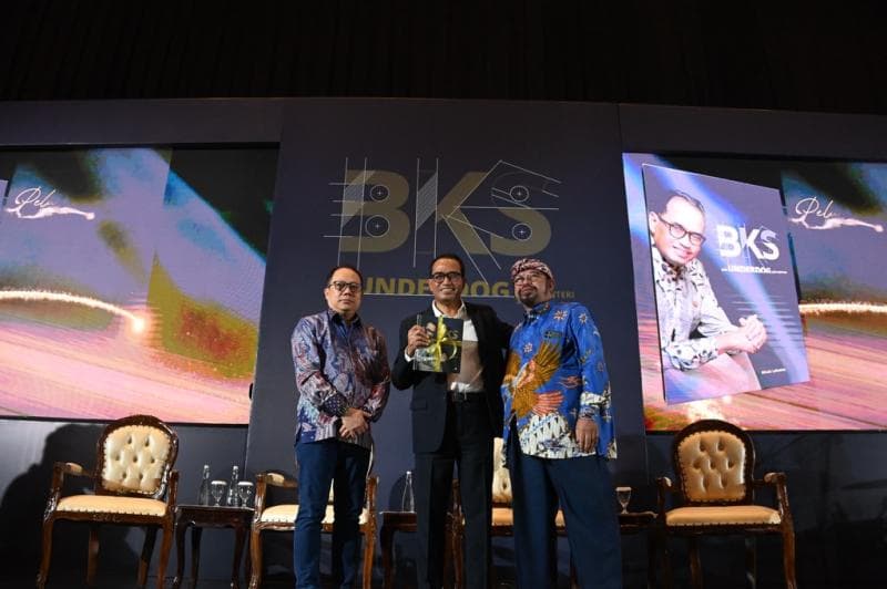 Menhub Luncurkan Buku Biografi, Luhut Kenang Momen Bersama Rampungkan Kereta Cepat hingga FIR Menhub Luncurkan Buku Biografi, Luhut Kenang Momen Bersama Rampungkan Kereta Cepat hingga FIR