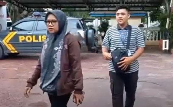 Viral Video Penagih Utang Dikeroyok Kades-Warga di Madina, Begini Endingnya Viral Video Penagih Utang Dikeroyok Kades-Warga di Madina, Begini Endingnya