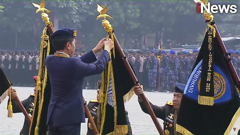 Jokowi Anugerahkan Tanda Kehormatan Nugraha Sakanti kepada 7 Satuan Polri Jokowi Anugerahkan Tanda Kehormatan Nugraha Sakanti kepada 7 Satuan Polri