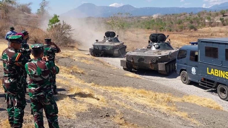 Tingkatkan Daya Gempur Alutsista, TNI AL Uji Kekuatan Amunisi HESH-T Tank Amfibi di Situbondo Tingkatkan Daya Gempur Alutsista, TNI AL Uji Kekuatan Amunisi HESH-T Tank Amfibi di Situbondo