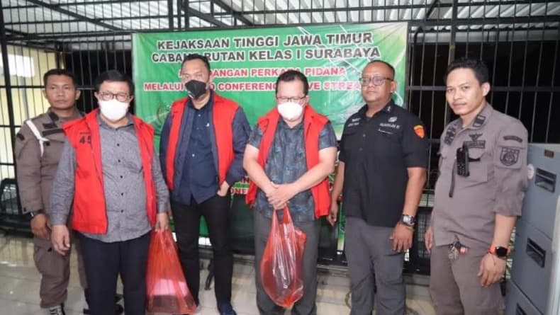 3 Hakim PN Surabaya Vonis Bebas Ronald Tannur Ditahan 14 Hari di Ruang Isolasi 3 Hakim PN Surabaya Vonis Bebas Ronald Tannur Ditahan 14 Hari di Ruang Isolasi