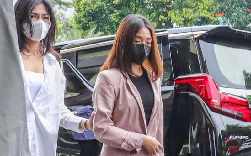 Selesai Pemeriksaan, Chandrika Chika Ditahan atau Tidak? Selesai Pemeriksaan, Chandrika Chika Ditahan atau Tidak?