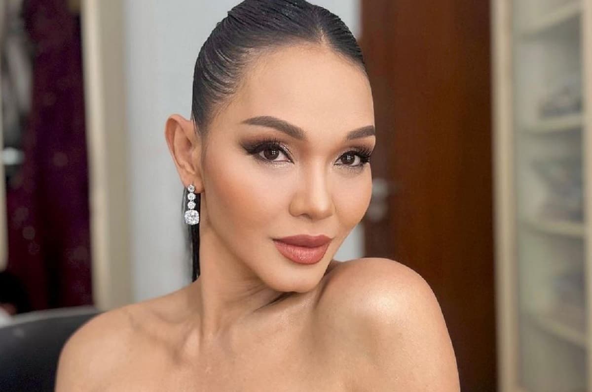 Penampakan Wajah Baru Bunda Corla setelah Operasi Plastik Penampakan Wajah Baru Bunda Corla setelah Operasi Plastik