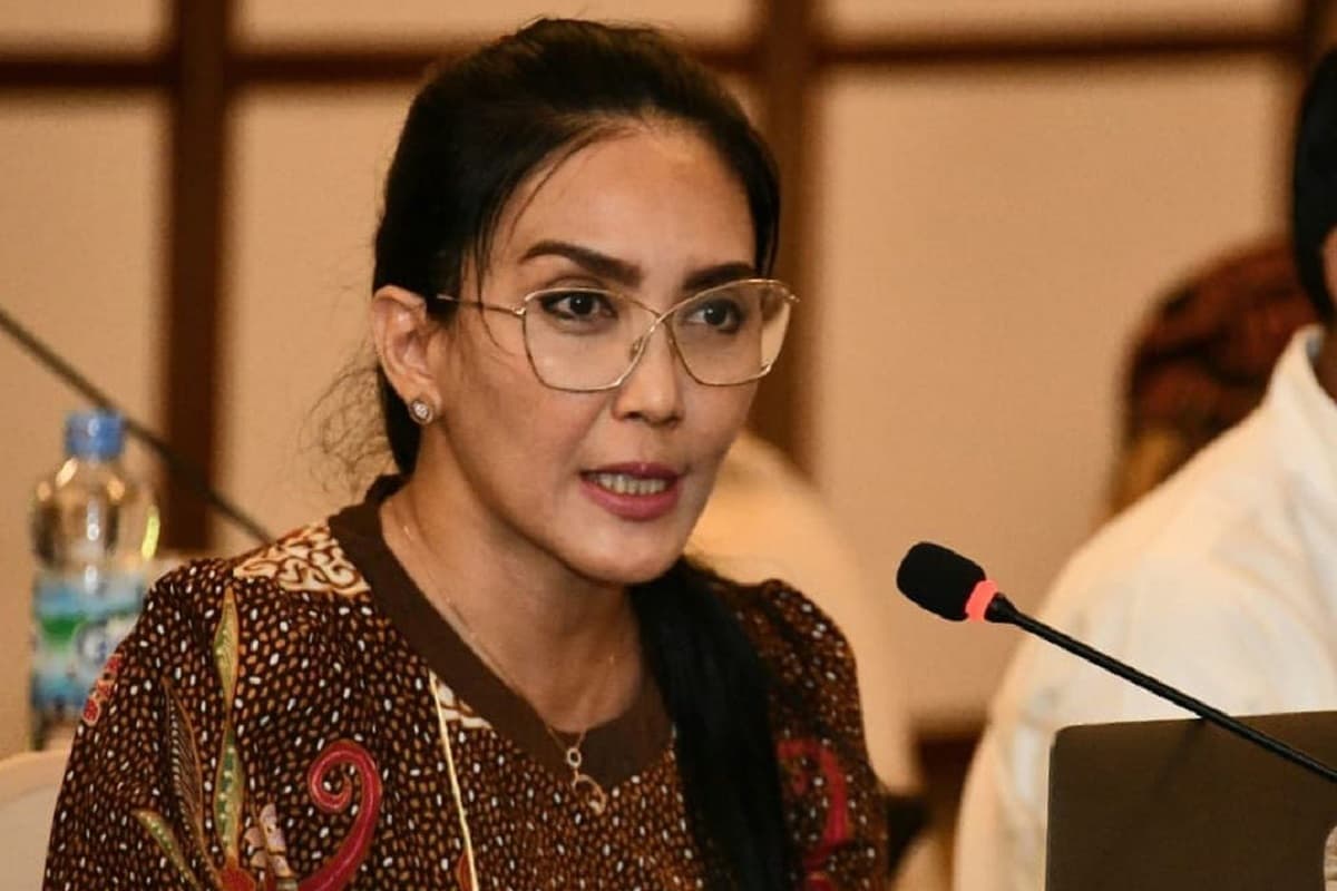 Rieke Diah Pitaloka Puji Mahfud MD: Lahir dari Keluarga yang Taat Agama Rieke Diah Pitaloka Puji Mahfud MD: Lahir dari Keluarga yang Taat Agama