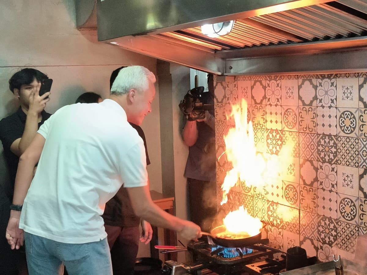 Makan Bareng Keluarga di Restoran Bakmi, Ganjar Jajal Jadi Koki Makan Bareng Keluarga di Restoran Bakmi, Ganjar Jajal Jadi Koki