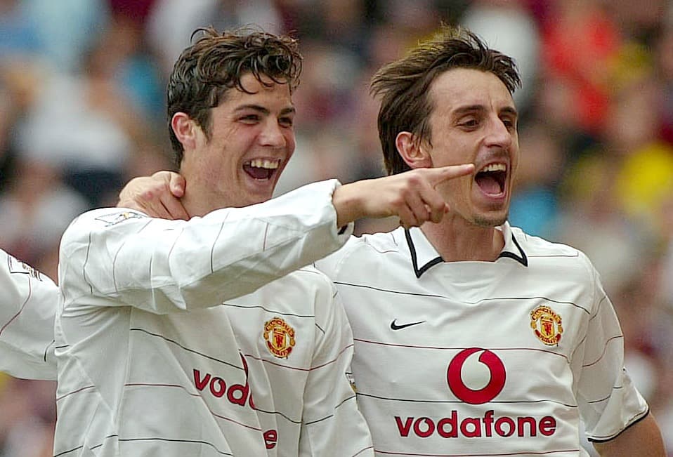 Momen Kocak Cristiano Ronaldo Diinterview Pertama Kali Pakai Bahasa Inggris, Dibantu Garry Neville Selaku Translator Momen Kocak Cristiano Ronaldo Diinterview Pertama Kali Pakai Bahasa Inggris, Dibantu Garry Neville Selaku Translator